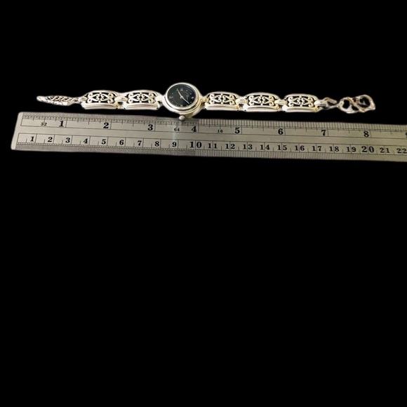 BRIGHTON HARTFORD WATCH ADJUSTABLE BAND NEW BATTERY EXCELLENT CONDITION - Picture 3 of 6